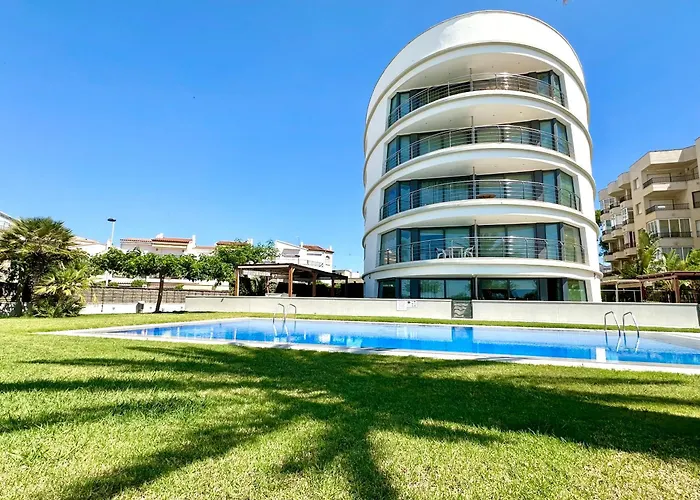 V015 - Marina Park